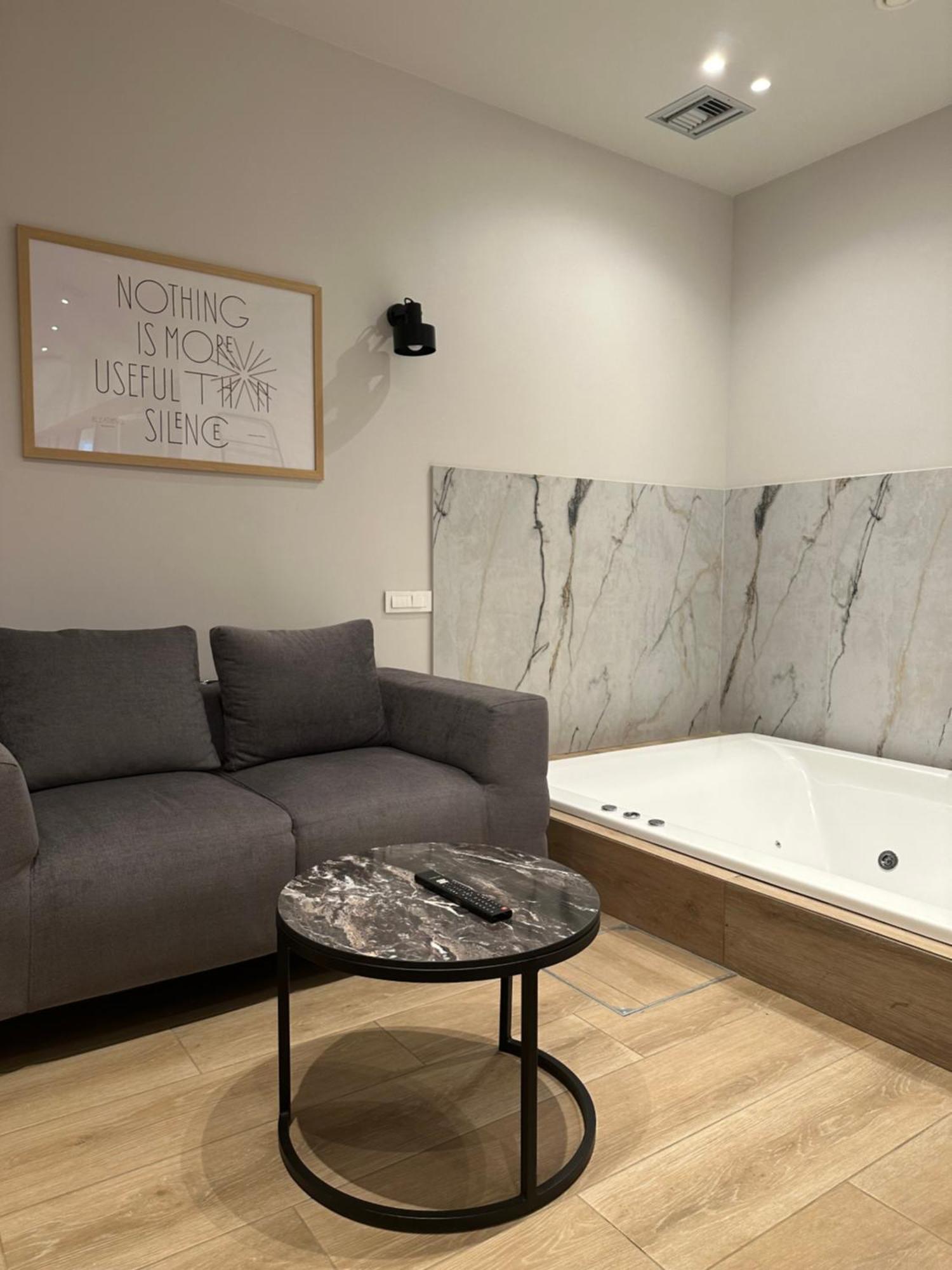 Belle Athenes - Luxury Rooms At Monastiraki Railway Station מראה חיצוני תמונה