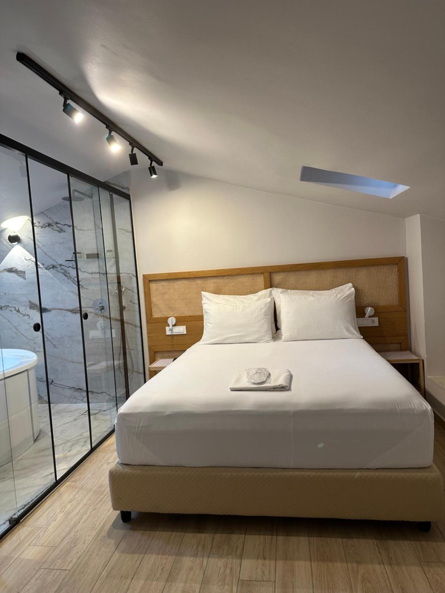 Belle Athenes - Luxury Rooms At Monastiraki Railway Station מראה חיצוני תמונה